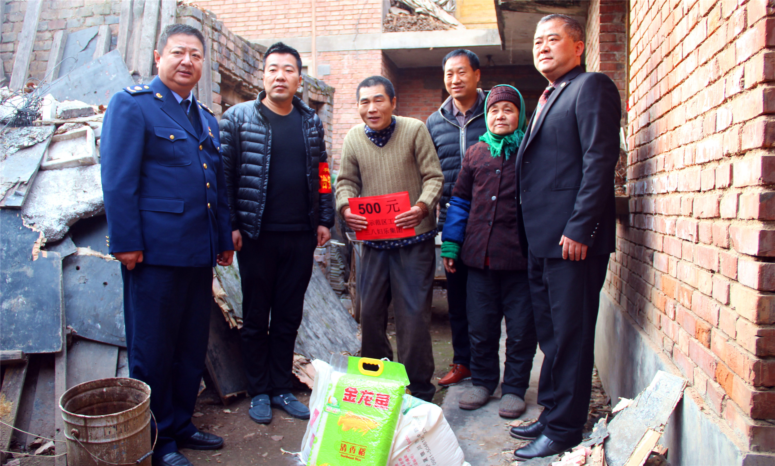 三八婦樂集團攜手楊凌工商局節前慰問貧困家庭