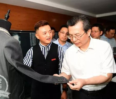 王永康書記到西安工程大學·三八婦樂健康服飾研究中心調研