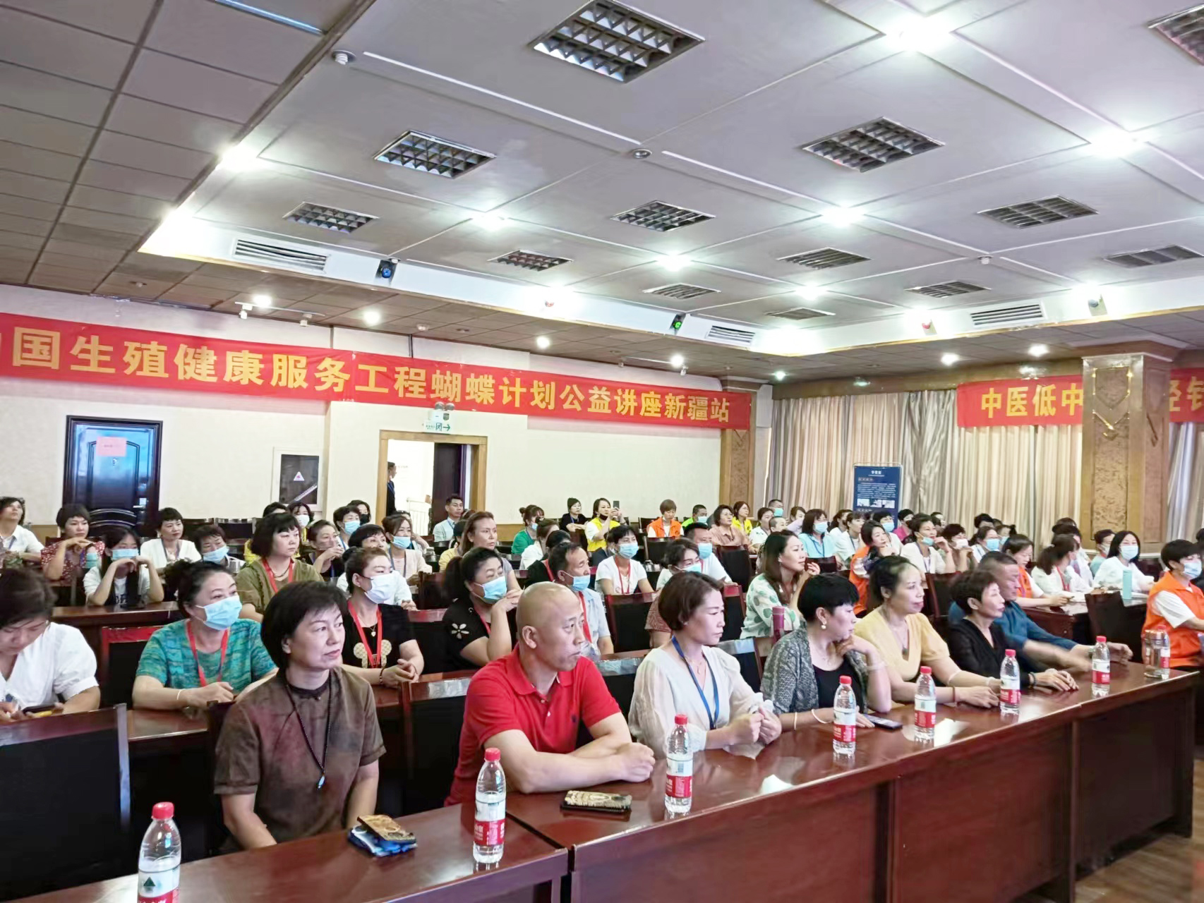 好事成雙！新疆第一屆青囊集低中頻適宜（康復(fù)）技術(shù)交流標(biāo)準(zhǔn)化會議完美落幕、蘇州青囊集旗艦店盛大開業(yè)
