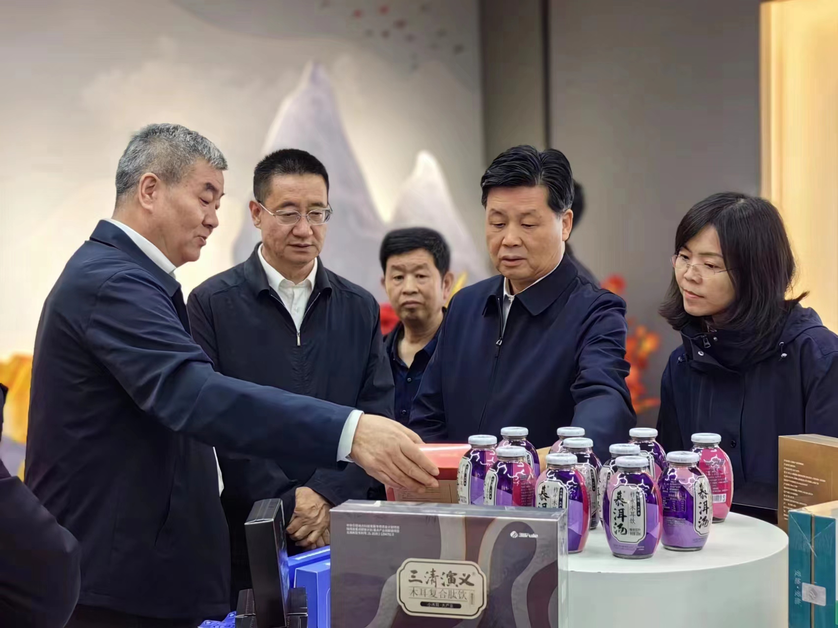 陜西省政協委員、三八婦樂袁曉峰榮獲2023年度優秀省政協委員表彰